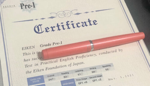 英検準1級の合格証書。合格した旨と、合格した時の得点が記載されている。